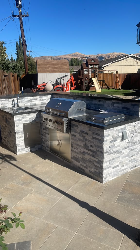 Custom Outdoor Kitchens